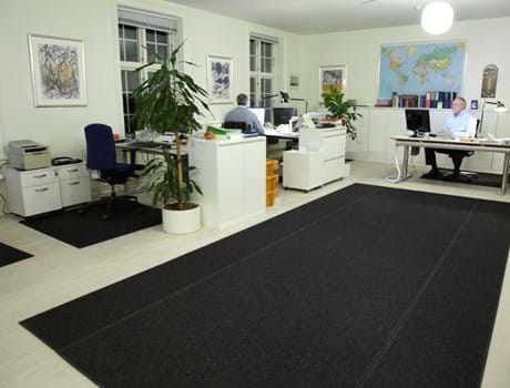 anthracite filttæppe på kontor